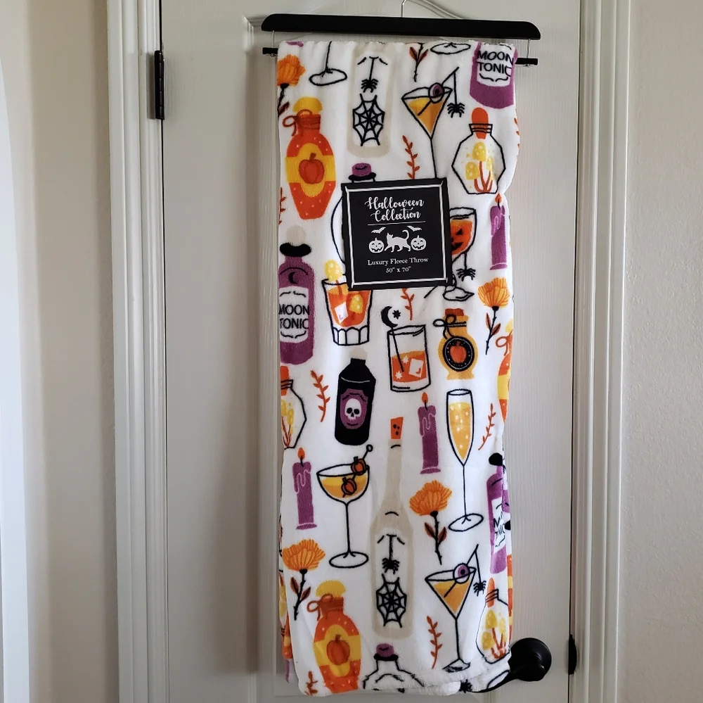 Halloween Collection Moon Tonic Cocktail Potion Throw Blanket 50x70 NWT